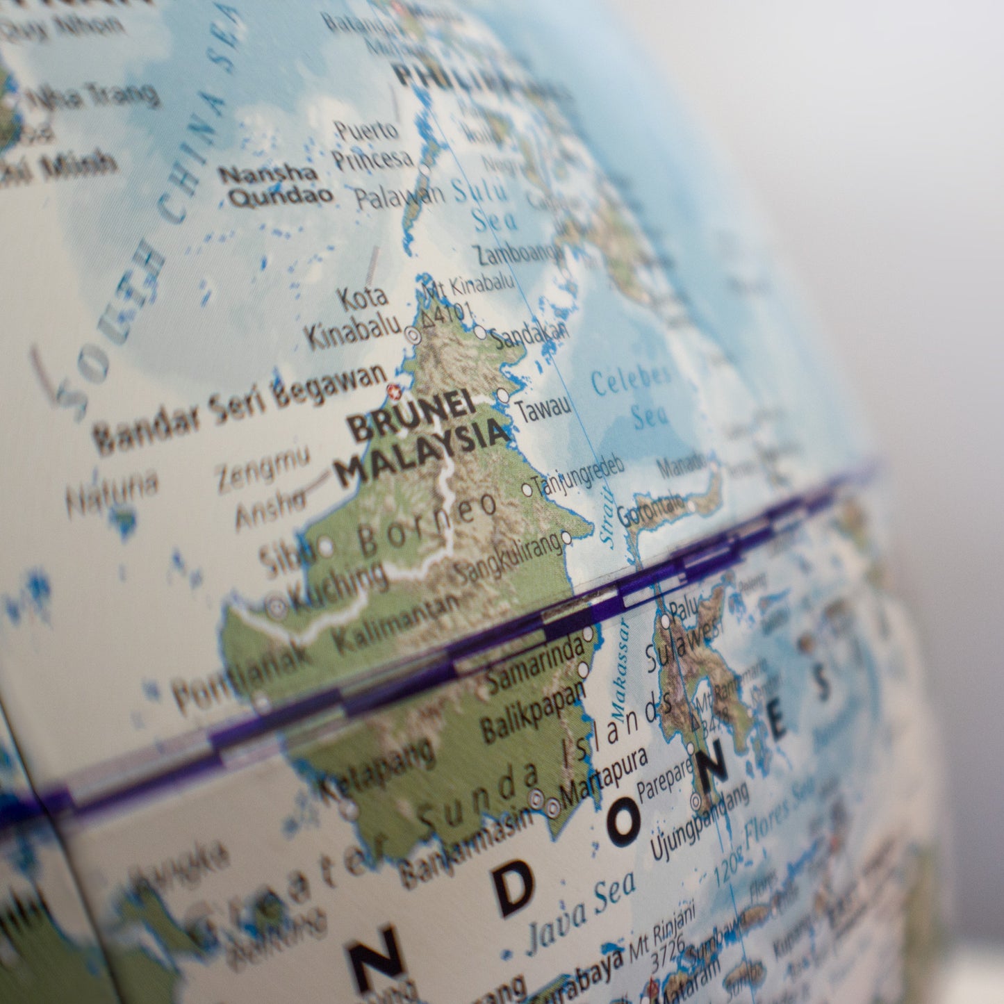 Magellan Vasa Globus 32 cm moderne Halterung ohne Meridian mit Holzfuß